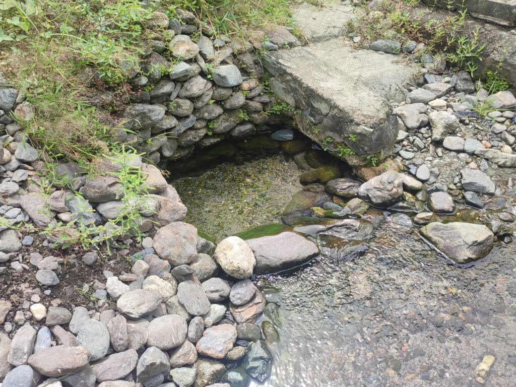 situs bersejarah dan spiritual di Desa Bobo, mata air ini diyakini merupakan peninggalan Guru Tua, tokoh berpengaruh dalam sejarah Islam di Sulawesi Tengah.